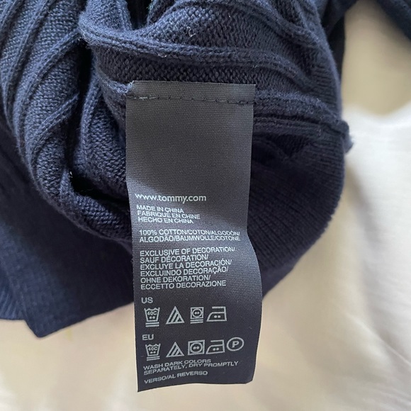 Tommy Hilfiger “H” long sleeve cable knit crew sweater size XLarge in navy. NWT - Picture 6 of 8